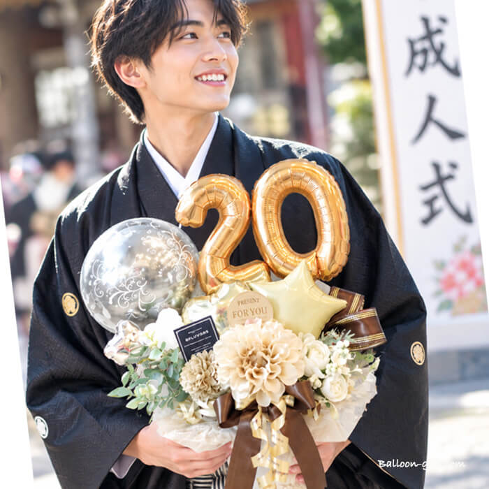 成人式・二十歳のお祝い 数字20のモノトーンの卓上バルーンアレンジ