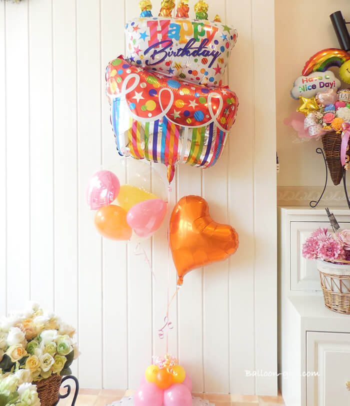 バースデーケーキのビッグバルーン全体イメージ