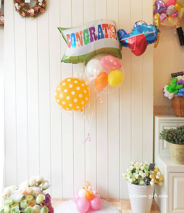 Congrats!を運ぶ飛行機バルーンの3個セットギフト