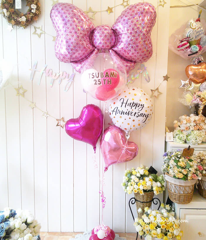 ドット柄がアクセントのポップなピンクリボンデザイン