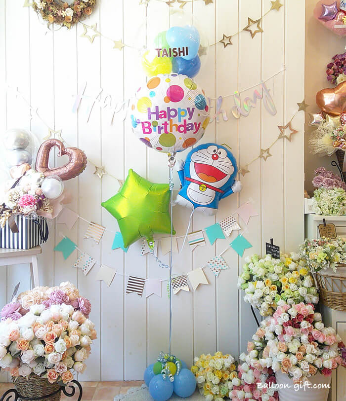 ドラえもんとドラミちゃんが仲良く並んだバルーンギフト