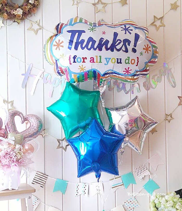 無地のカラーバルーンを組み合わせた華やかアレンジ