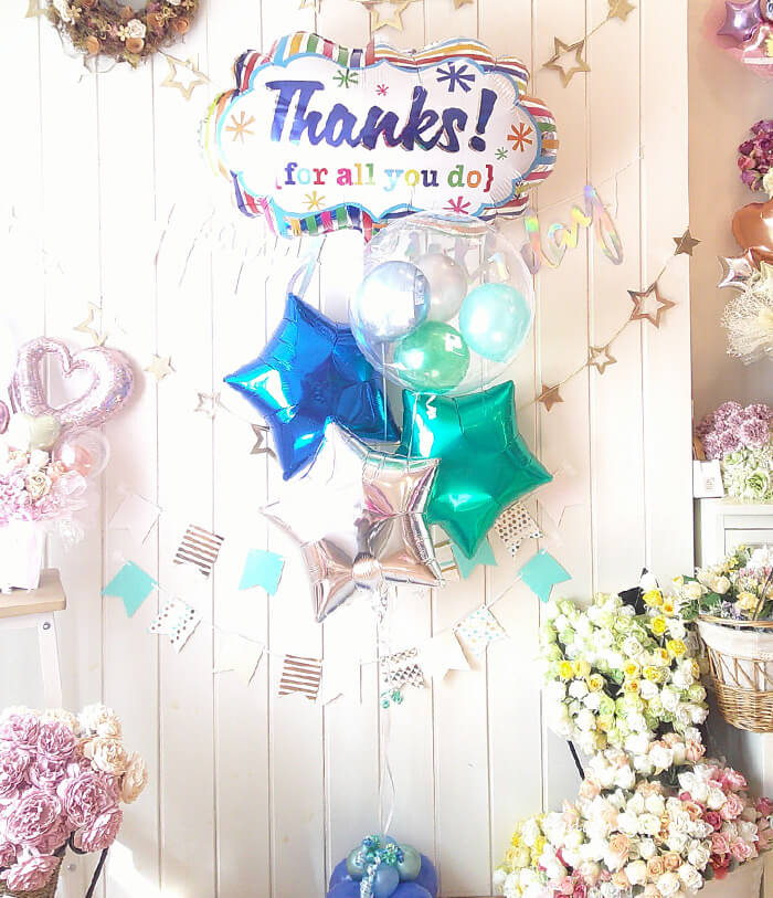 箱を開けるとふわっと浮かぶサプライズギフト