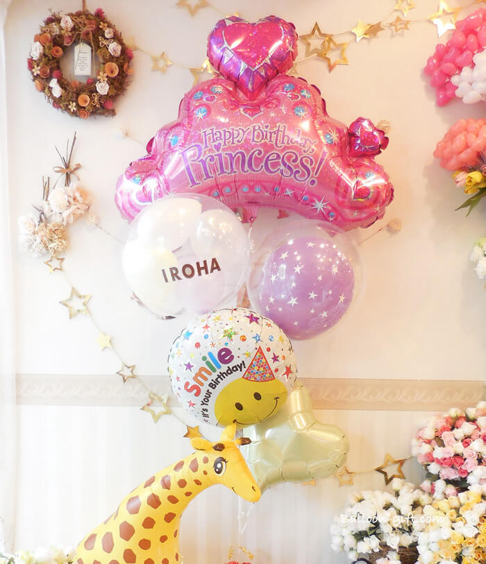 大人の女性にも人気の上品なティアラデザイン