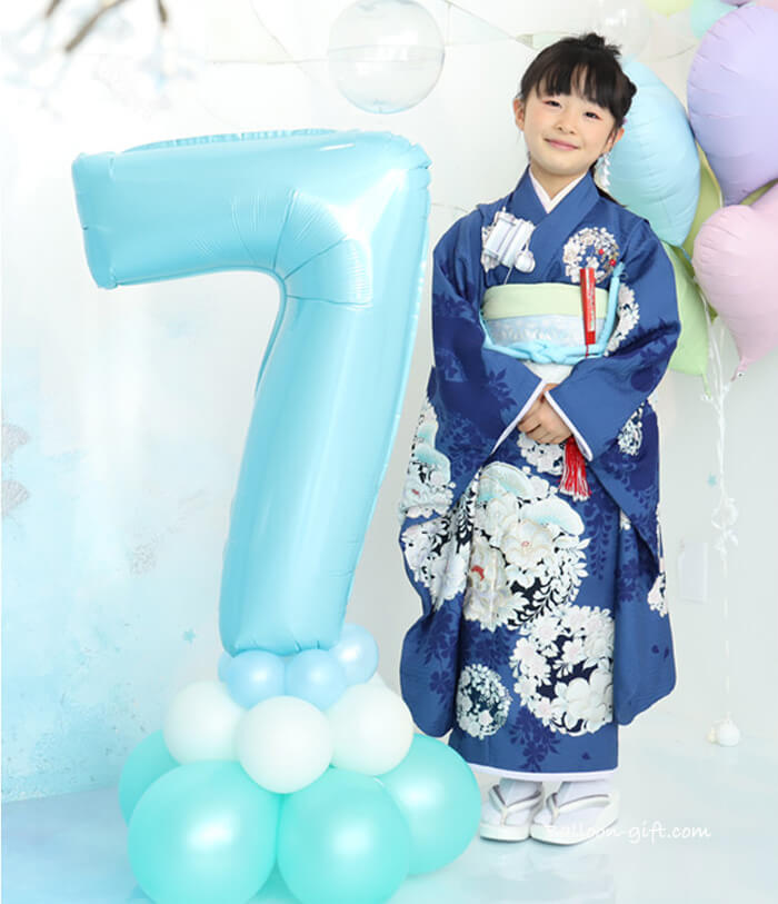 数字バルーンタワーで華やかなお誕生日パーティー