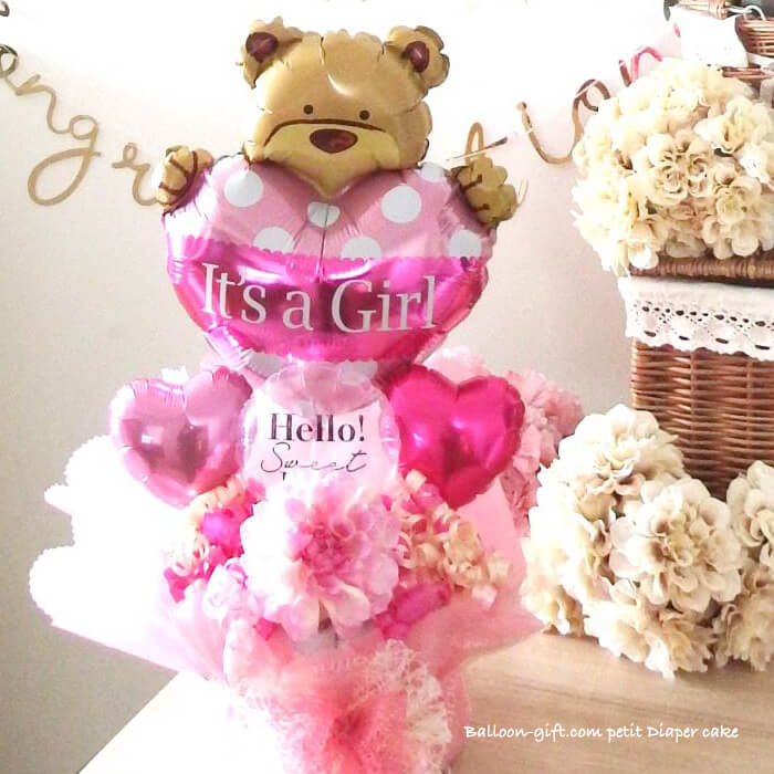 ピンク系カラーでまとめたかわいいおむつケーキ 出産祝いに人気