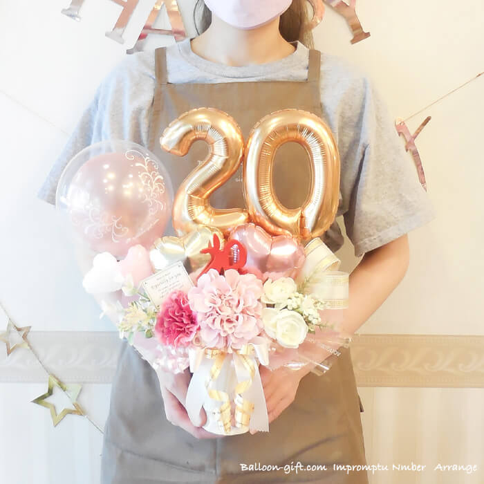 アンプロンプチュナンバーを持った写真 サイズ比較に
